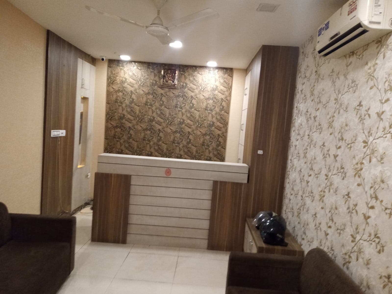 Fully Furnished 1652 Sq Ft Office for Rent at Amrapali Circle