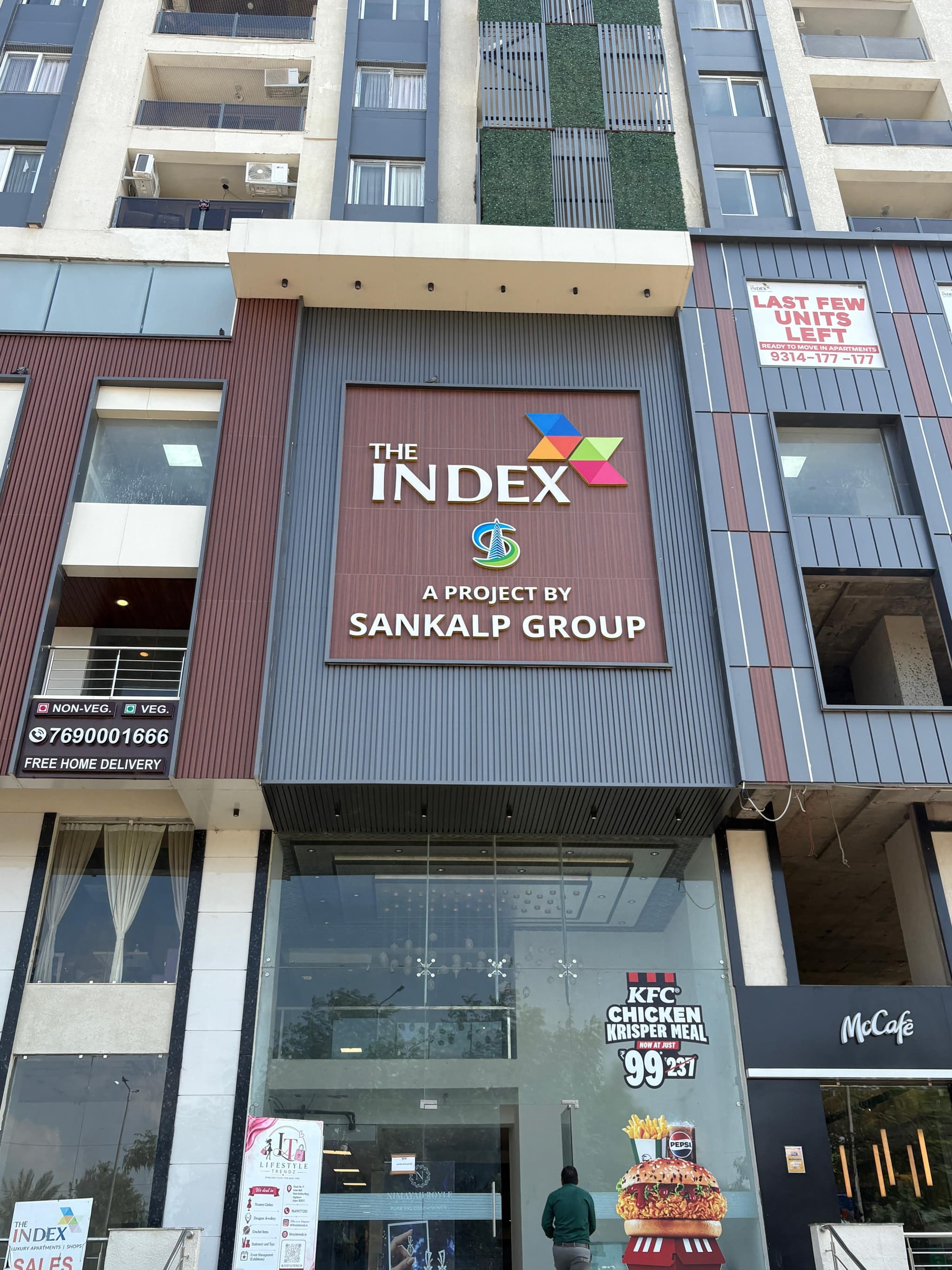 Furnished Commercial Office/Shop available for Rent  in The Index Mall at NRI Chauraha.